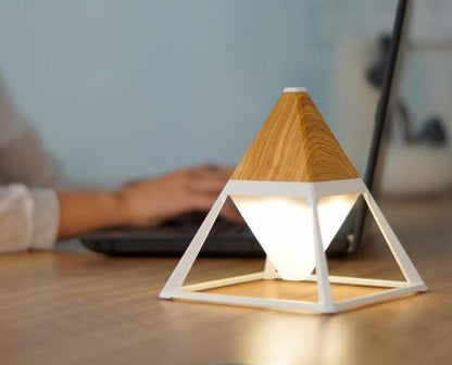 Garduru - Touch-Bedienbare LED Pyramidenlampe fürs perfekte Ambiente