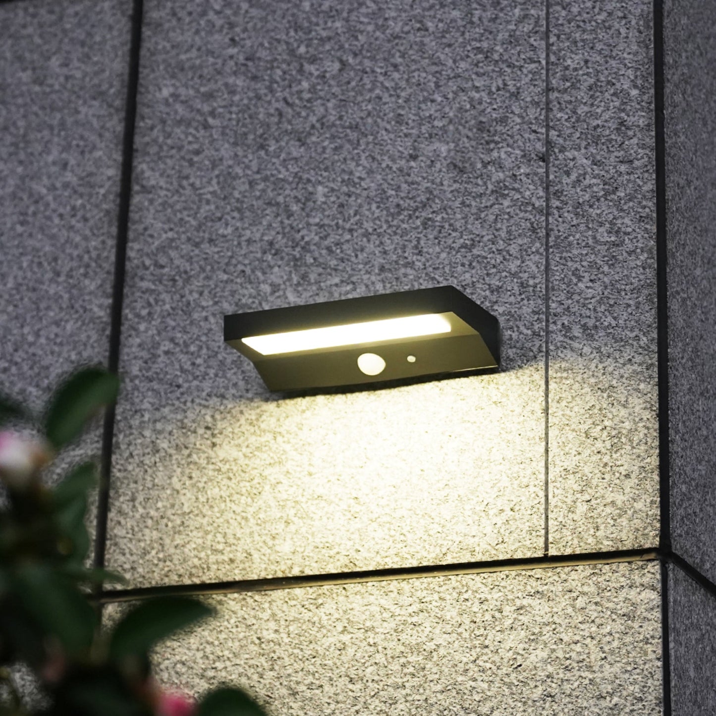 Solar-Außenleuchte mit Bewegungssensor und drei Beleuchtungsmodi