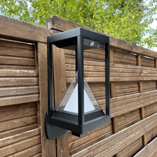 Solar-Wandleuchte für den Außenbereich mit Bewegungsmelder und 600 Lumen Lichtausgang
