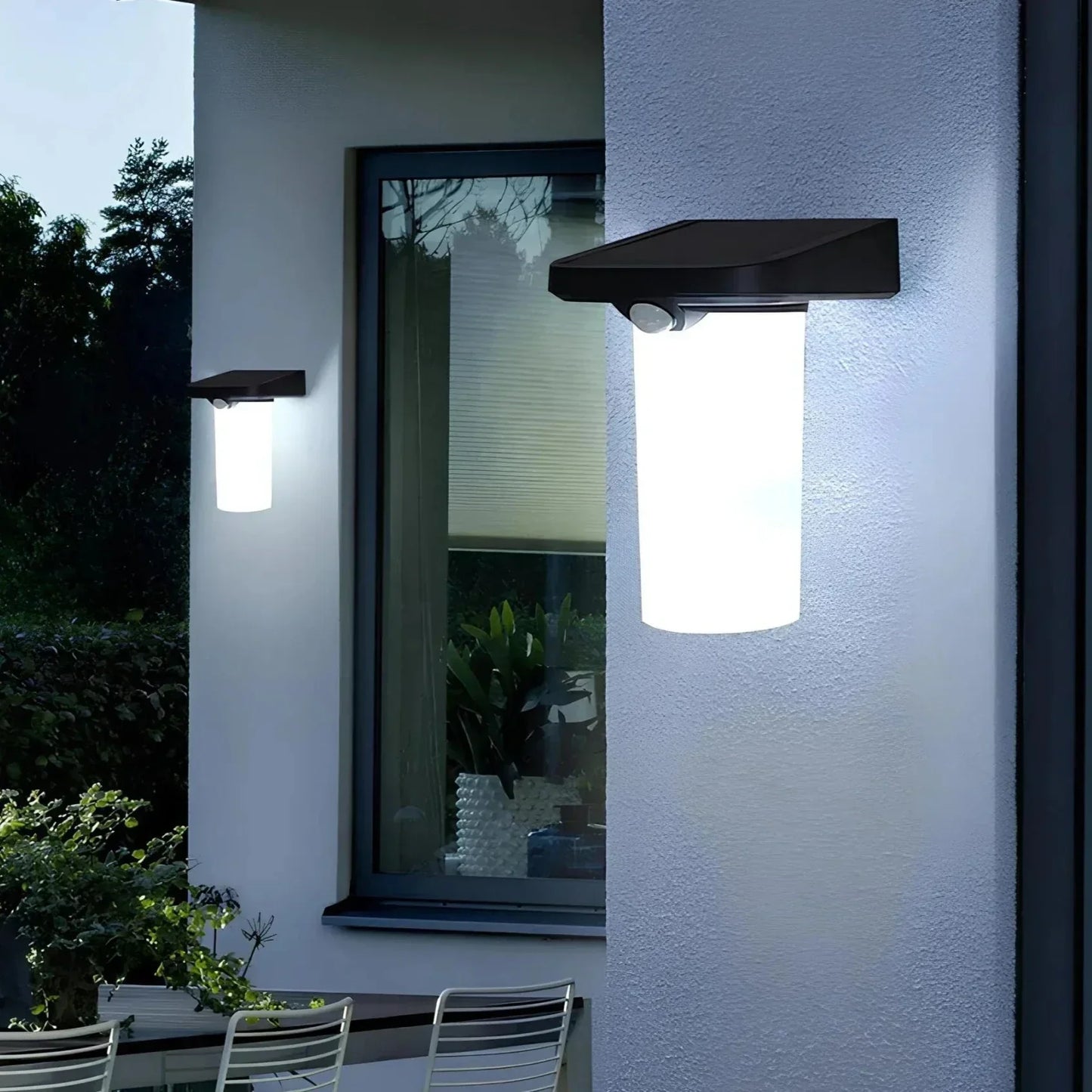 Garduru LED Außenlampe mit Bewegungsmelder & Solarstrom
