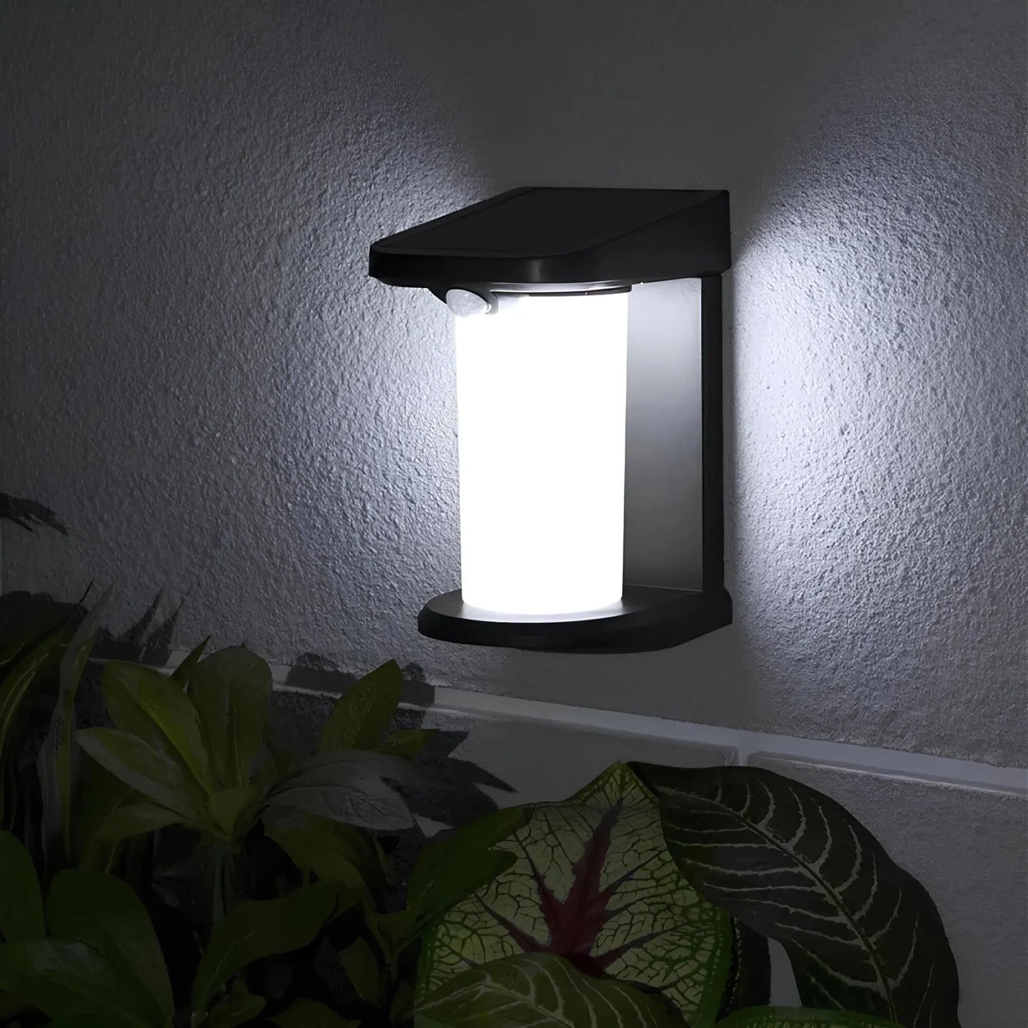 Garduru LED Außenlampe mit Bewegungsmelder & Solarstrom