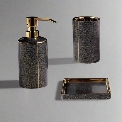 LuxeBain – Elegantes Keramik-Badset mit goldenen Akzenten