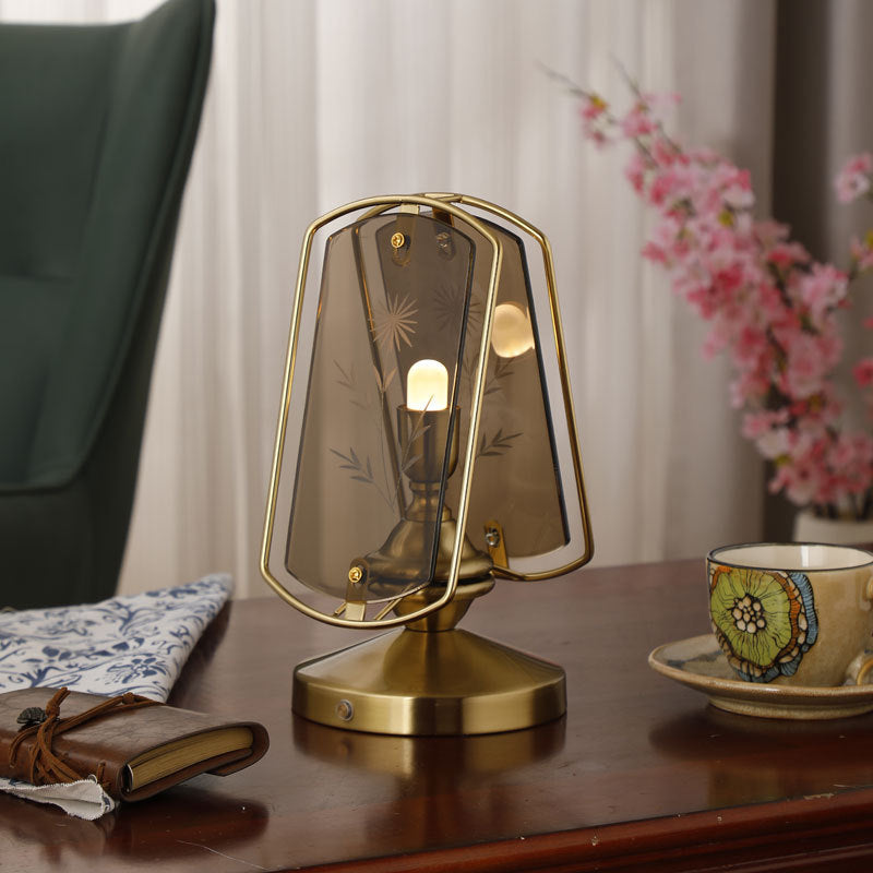 Garduru - Zeitlose Vintage Tischlampe mit Acryl-Lampenschirm und Hochwertigem Design