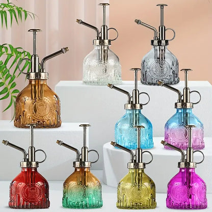 Vintage Glasflasche mit Metalldüse für Pflanzenpflege