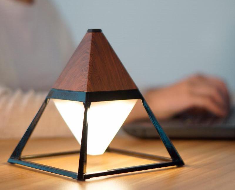 Garduru - Touch-Bedienbare LED Pyramidenlampe fürs perfekte Ambiente