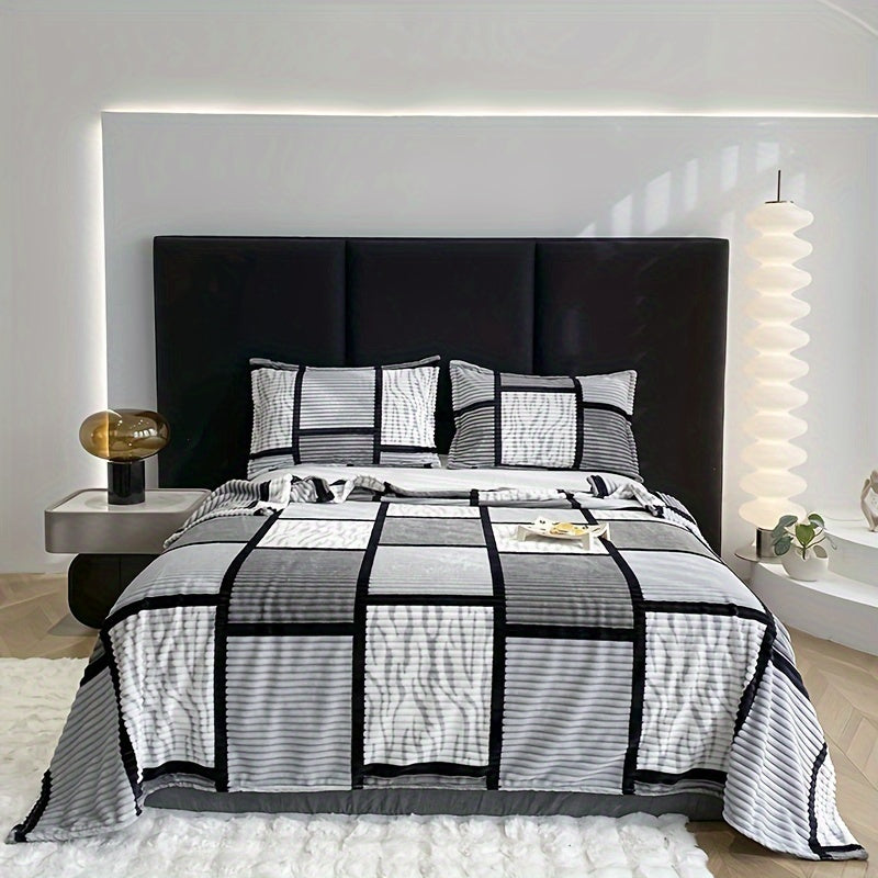 Garduru - Moderne, weiche samtartige Decke mit eleganten Streifen