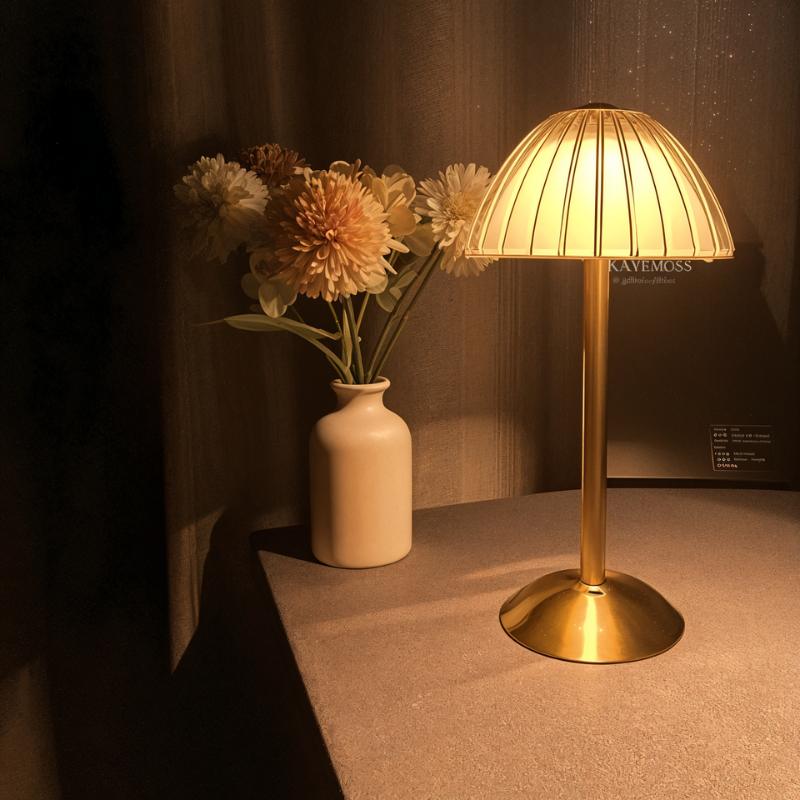 Klassische Tischlampe Gold mit Touchsteuerung und Dimmfunktion