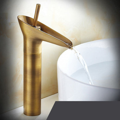 Antike Wasserfallarmatur für das Badezimmer | AquaHeritage