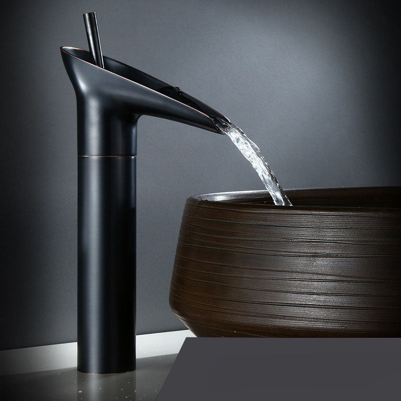 Antike Wasserfallarmatur für das Badezimmer | AquaHeritage