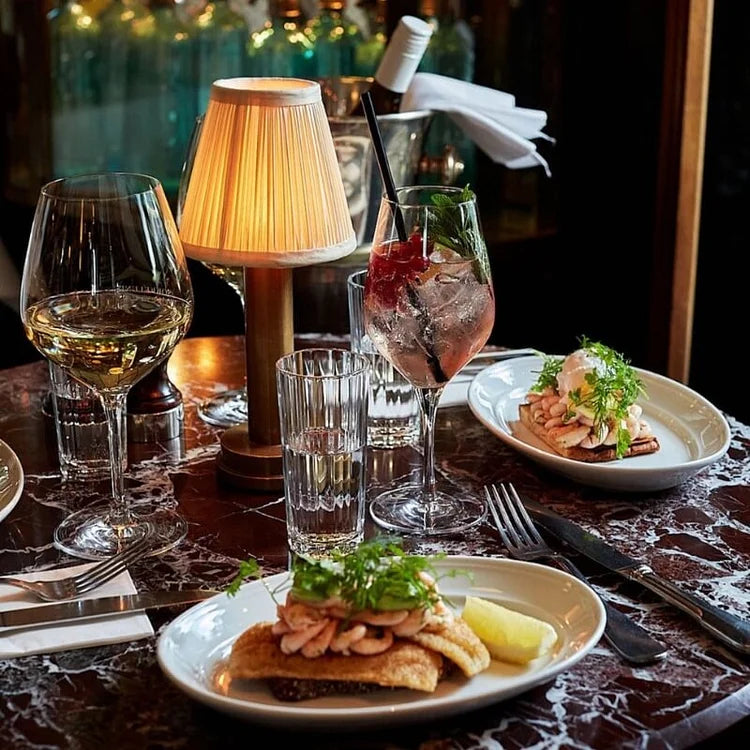 LuxeLoom – Kabellampe mit raffiniertem Stoffschirm und LED-Beleuchtung