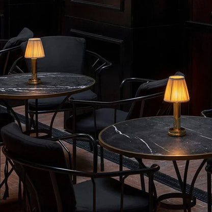 LuxeLoom – Kabellampe mit raffiniertem Stoffschirm und LED-Beleuchtung