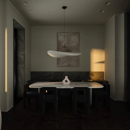 Moderne LED-Hängelampe aus Metall und synthetischer Seide für Zuhause und Büro