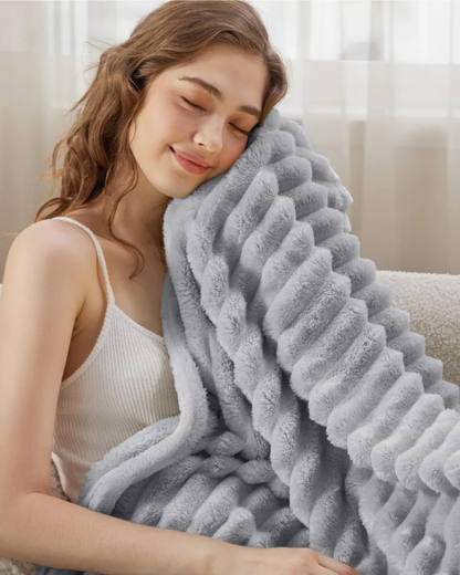 Veloura – Luxuriöse Plüschdecke mit elegantem Design für Wärme und Stil