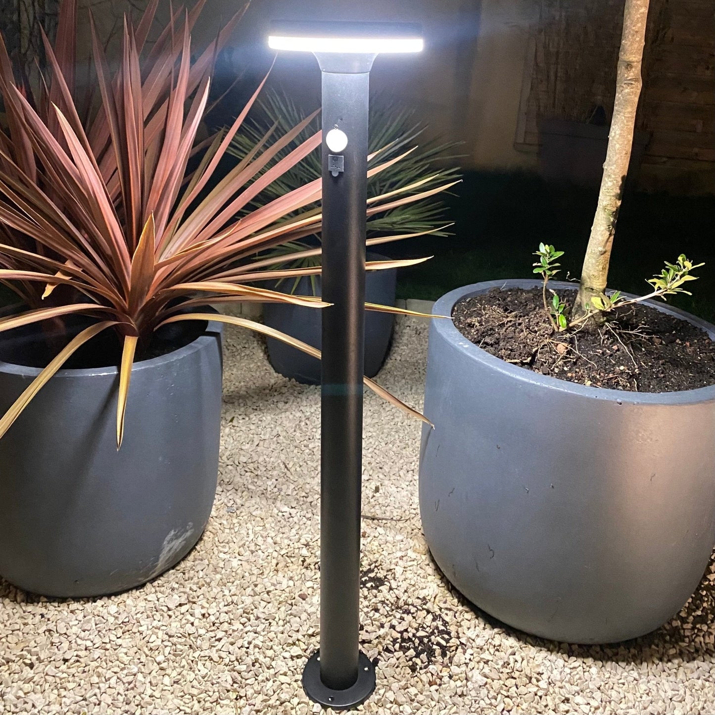 Solar Gartenbeleuchtung LED Außenlampe mit Solarenergie betrieben und monokristallinem Panel