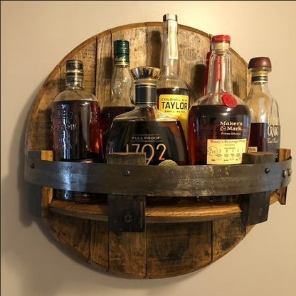 Rustikale Eichenwandregal für Whiskybüchsen