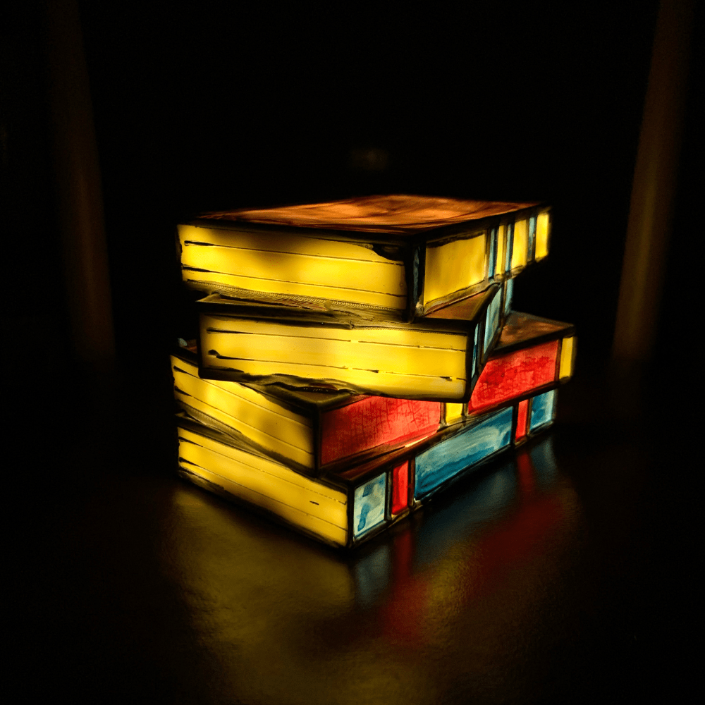 GlowTale Buntglas Buchlampe