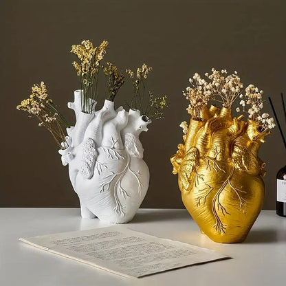 BloomHeart Harz Vase