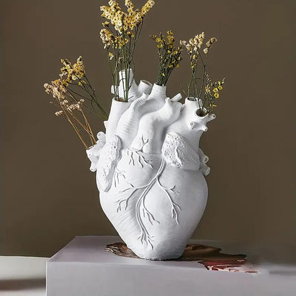 BloomHeart Harz Vase