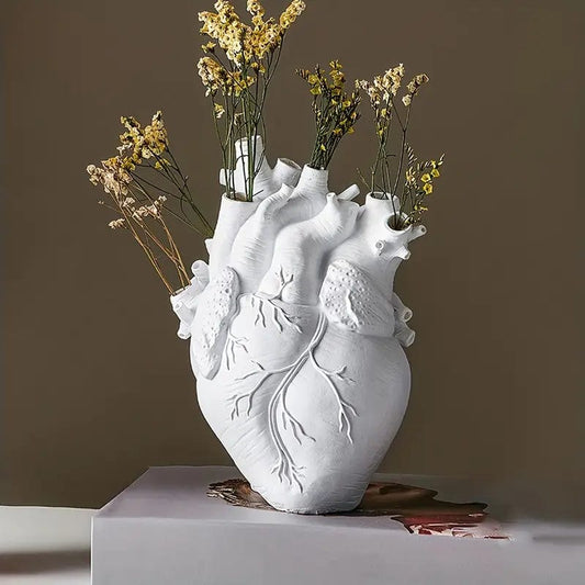 BloomHeart Harz Vase