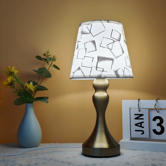 Goldene Eleganz Tischlampe – Raffinierter Stil für jeden Raum