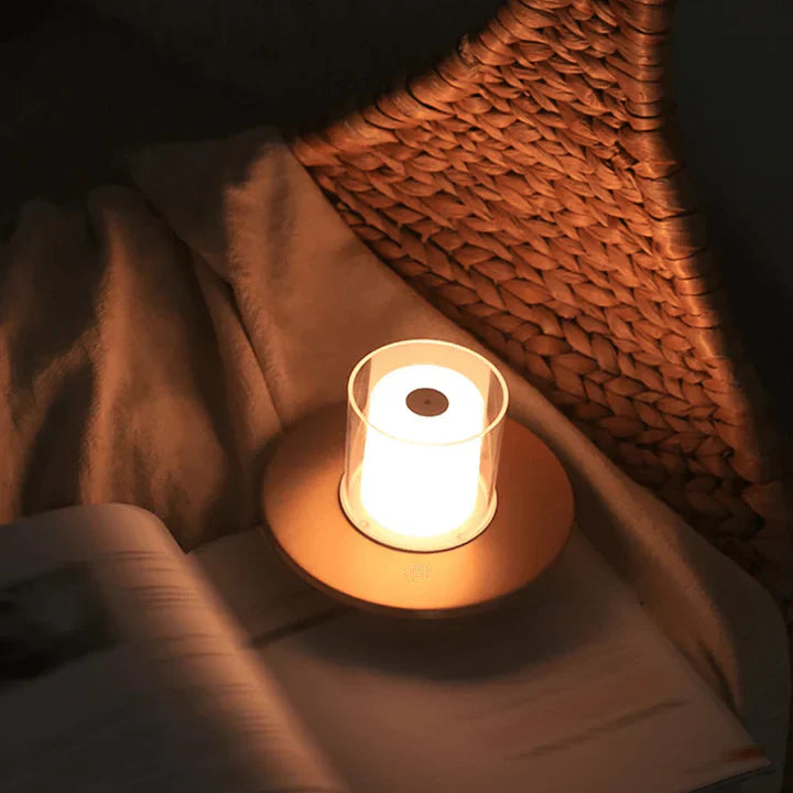 CandleGlow – Moderne LED-Tischlampe mit atmosphärischer Induktion