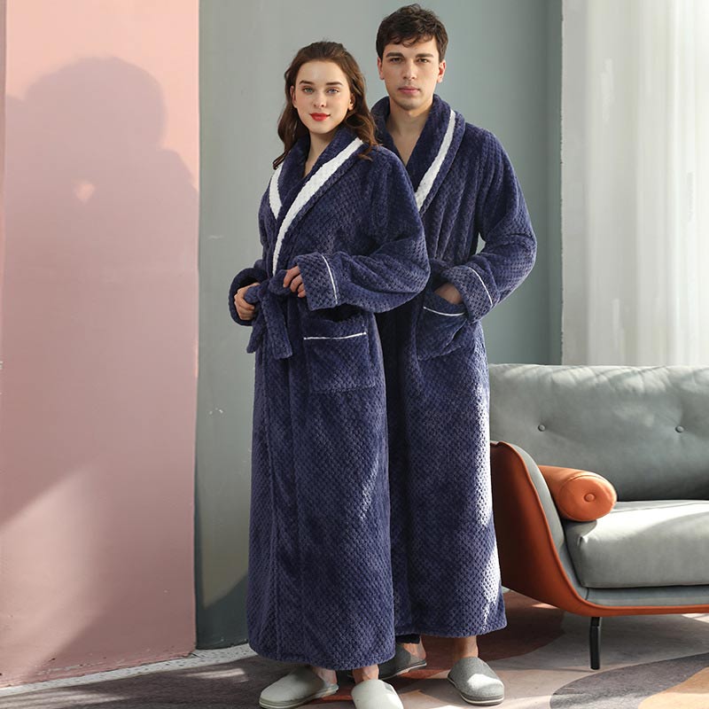 Dicker Fleece-Pyjama, bequemer Bademantel