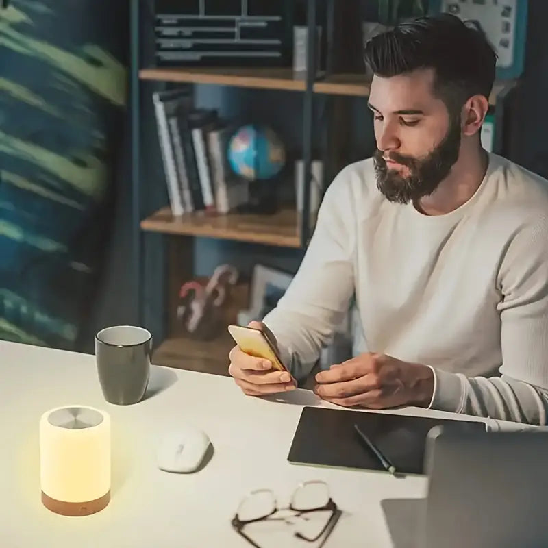 Verstellbare LED-Nachtlampe mit modernem Design und Farbwechsel-Funktionen