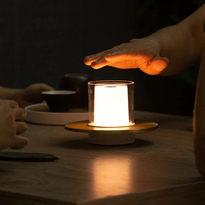 CandleGlow – Moderne LED-Tischlampe mit atmosphärischer Induktion