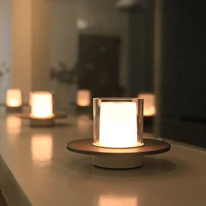 CandleGlow – Moderne LED-Tischlampe mit atmosphärischer Induktion