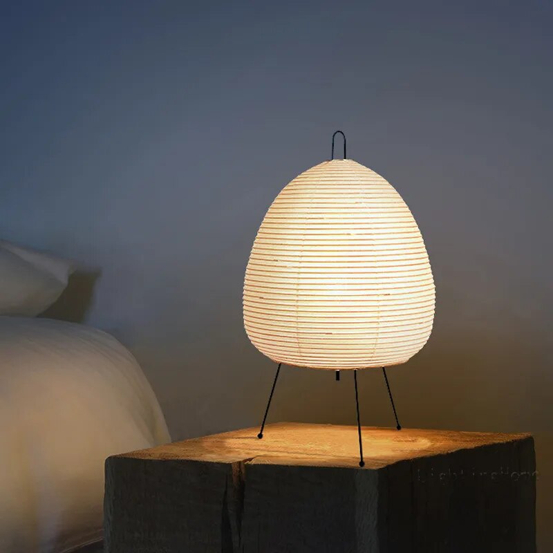 Handgefertigte Tischlampe aus Metall und Stoff | LuxeGlow