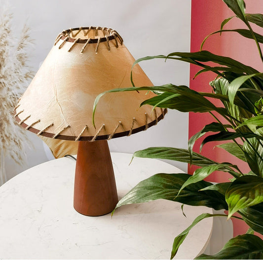 Garduru Stil Tischlampe aus Massivholz – Zeitloses Design mit warmem LED-Licht