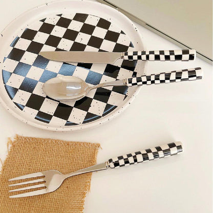 RetroChef – Stylisches Edelstahlbesteck mit Schachbrettmuster