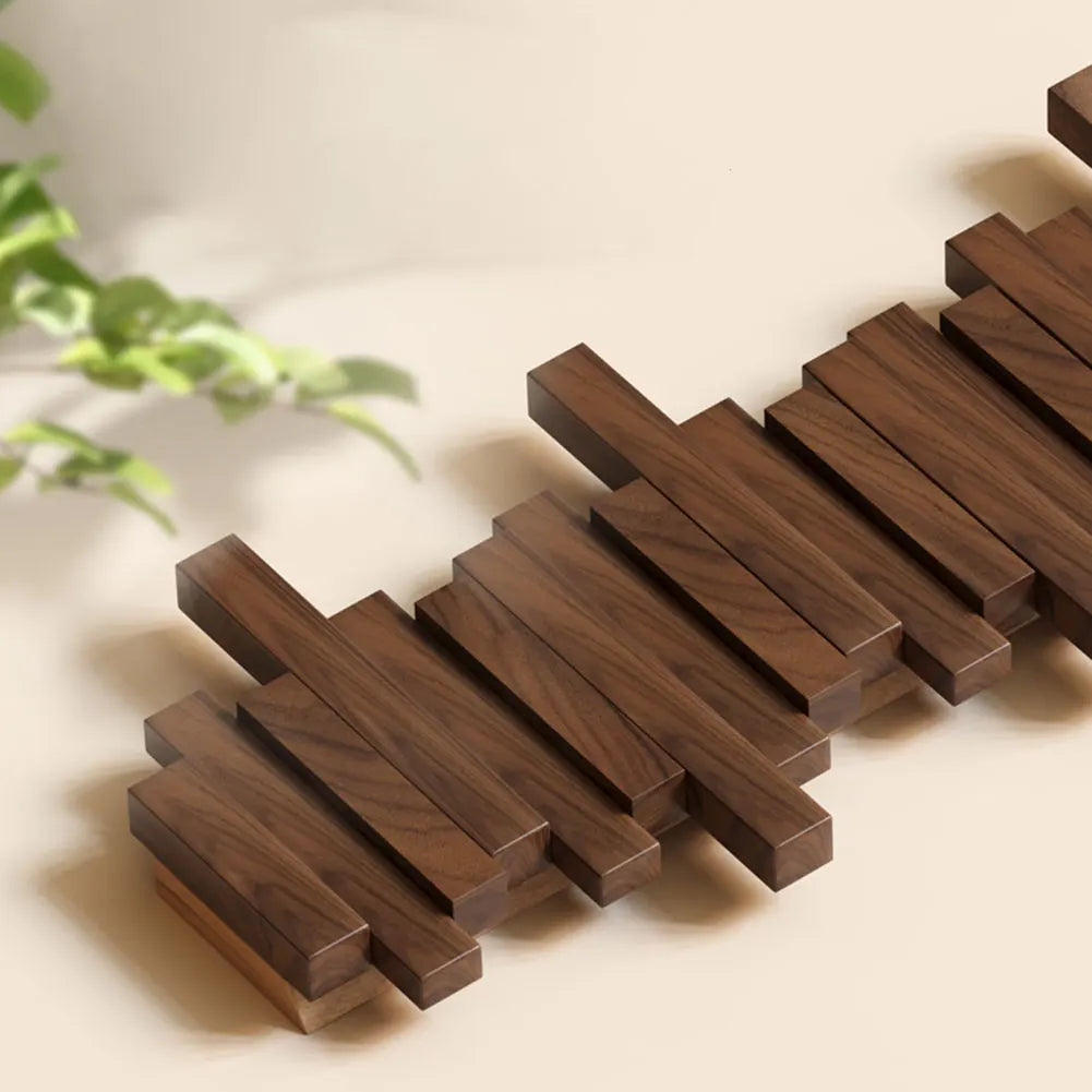 Wandkleiderständer FlexiHook – Modernes Design mit klappbaren Magnethaken aus Holz