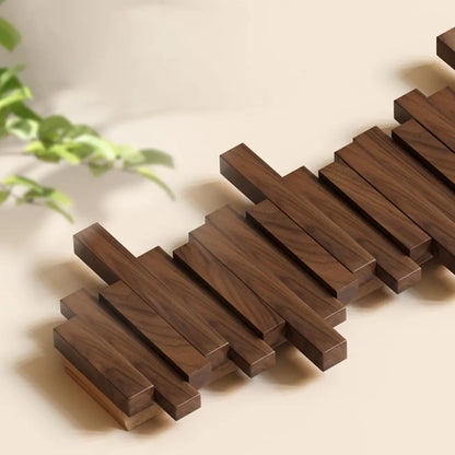 Wandkleiderständer FlexiHook – Modernes Design mit klappbaren Magnethaken aus Holz