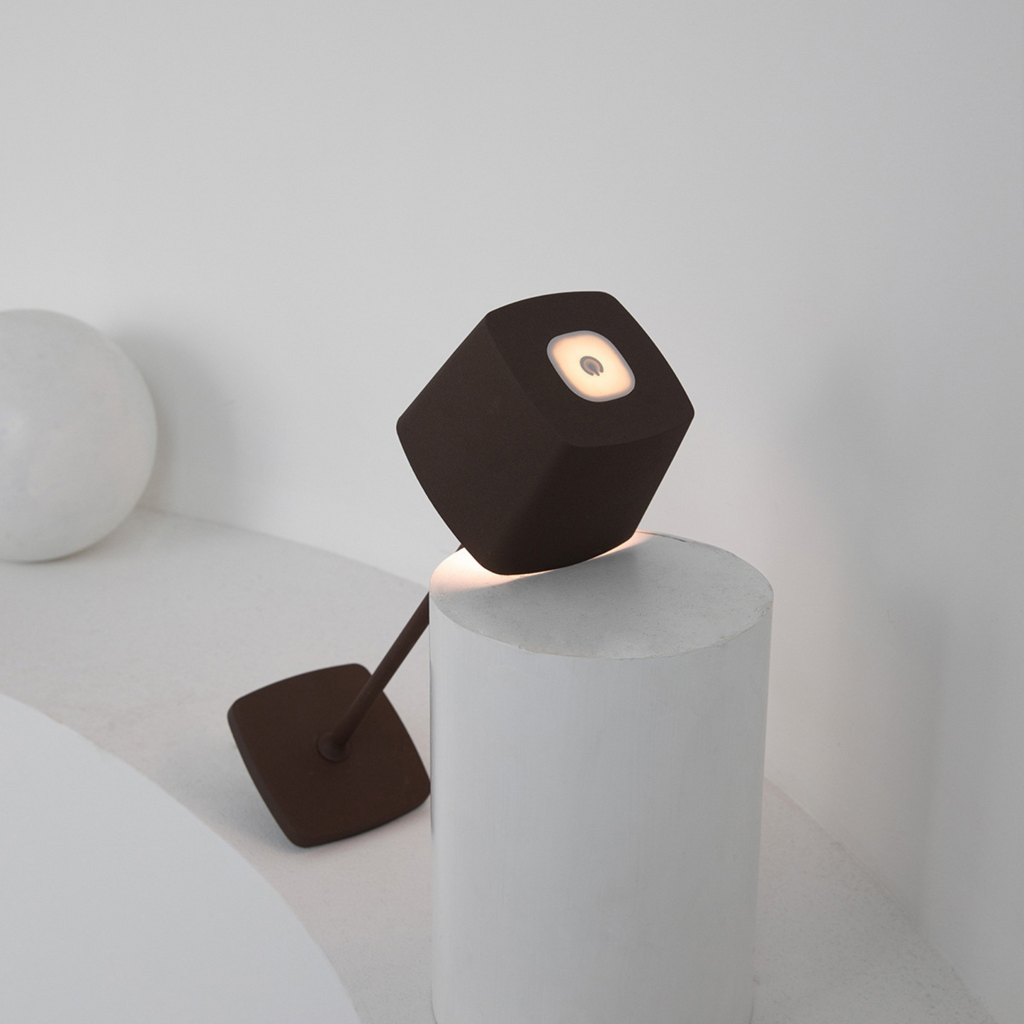 LumiEase – Luxuriöse dimmbare Tischlampe mit elegantem Touch-Control