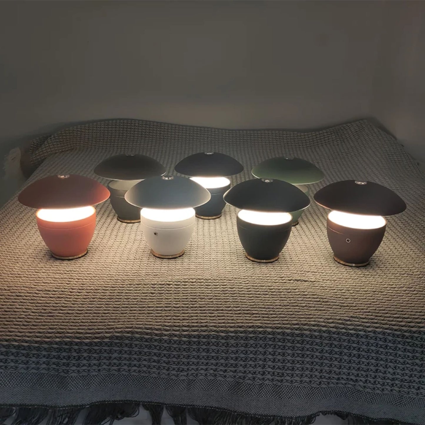 LumiFlex – Moderne dimmbare LED-Tischlampe mit kabellosem Design für jeden Raum