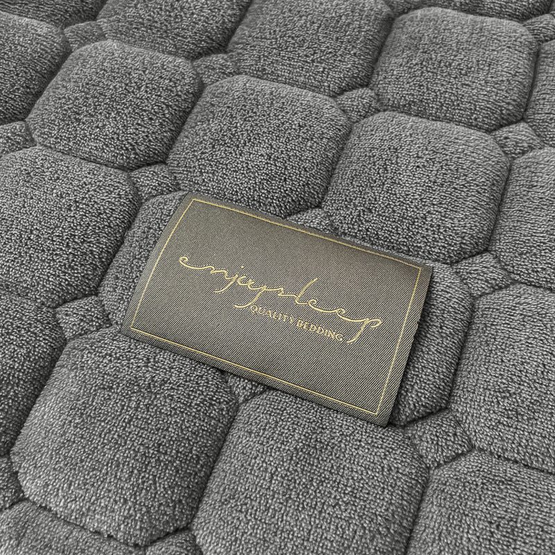 Garduru - Flauschige Decke mit moderner Textur
