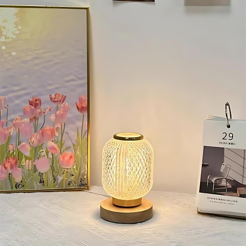 Garduru - Stilvolle Tischlampe mit transparentem Glas & Holzfuß