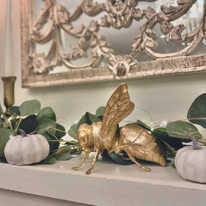 BeeDazzle – Luxuriöse goldene Bienen-Dekoration mit verspieltem Charme