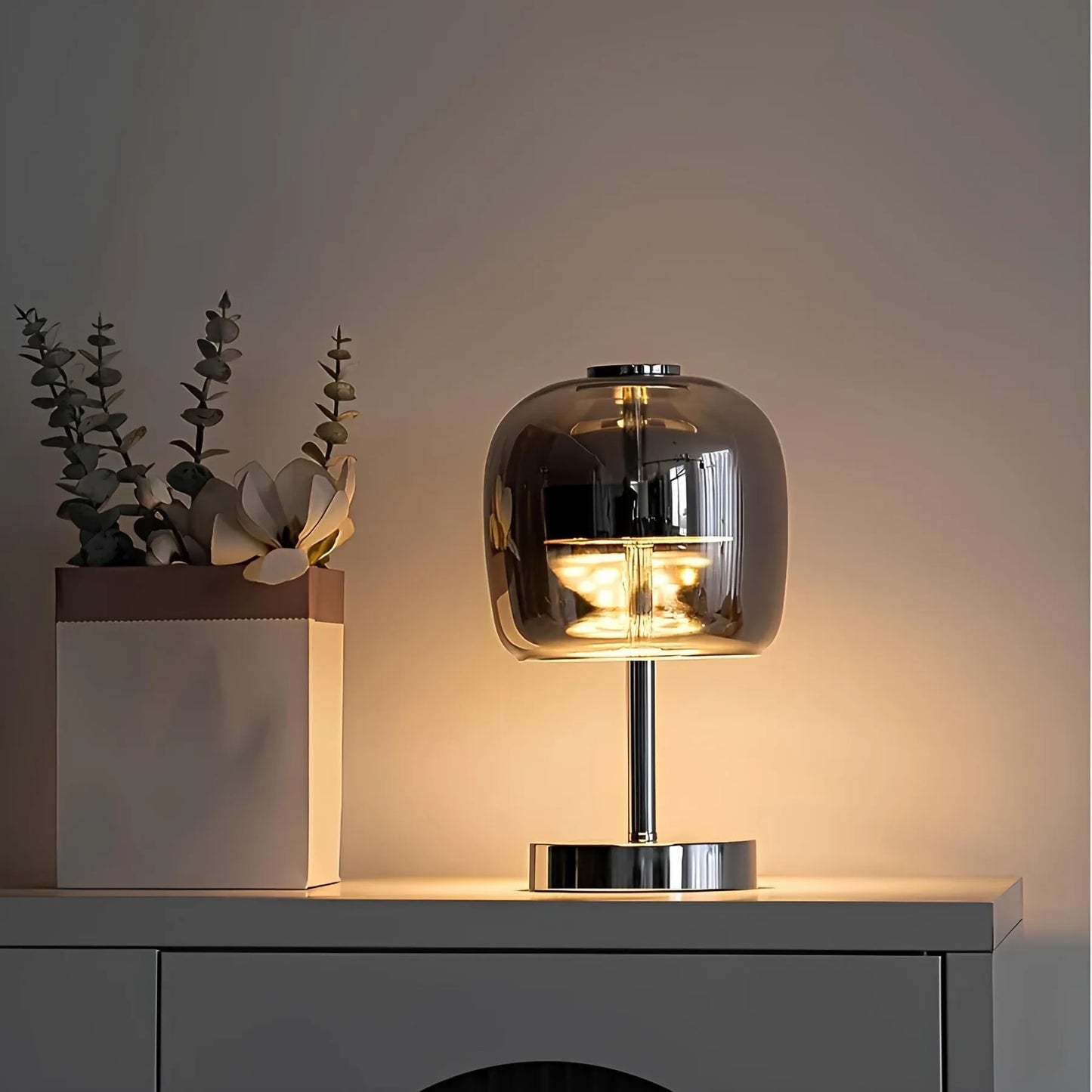 Elegante Tischlampe aus hochwertigem Glas | LuxeGlow