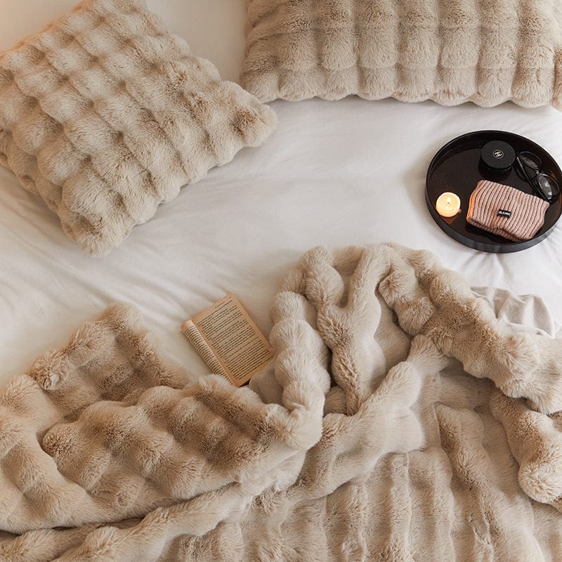 FurLuxe – Luxuriöser Faux Fur Kissenbezug für stilvollen Komfort