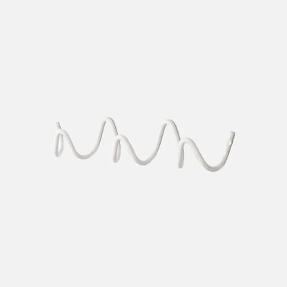 LineaLoop – Moderner Metall-Wandmantelständer mit elegantem Design