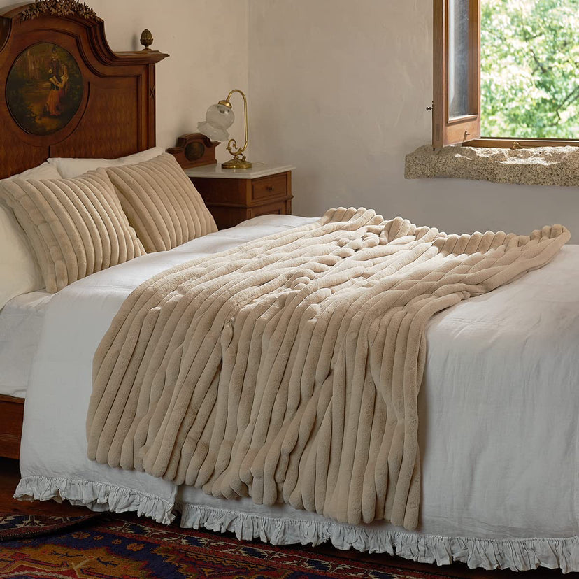 RoyaleGlow Lounge-Decke - Dick, Atmungsaktive Nordic Wurfdecke