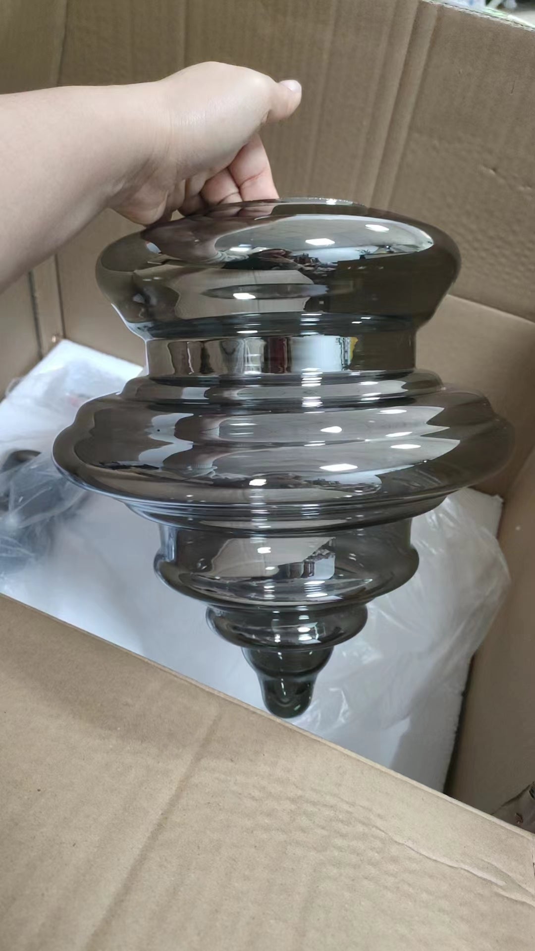 Moderne Glas- und Messinghängelampe – Elegante Beleuchtung für Wohnzimmer und Küche