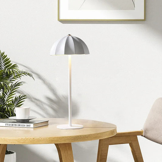 ScandiLoom – Minimalistische Schirmlampe mit nordischem Flair