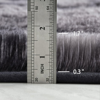Stylischer Teppich mit Farbverlaufsmuster
