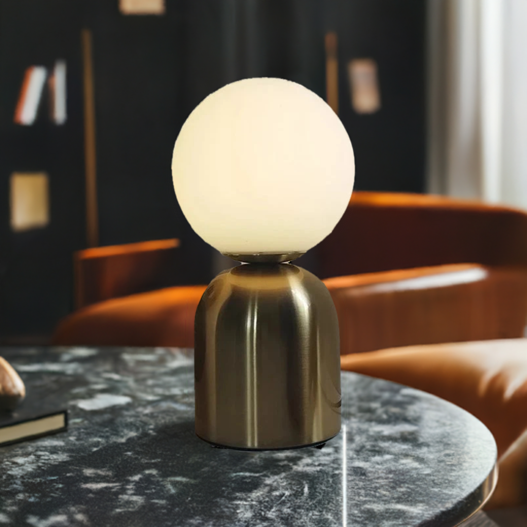 NordLume – Stilvolle Eisen Tischlampe für ein zeitloses Interieur