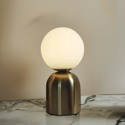 NordLume – Stilvolle Eisen Tischlampe für ein zeitloses Interieur