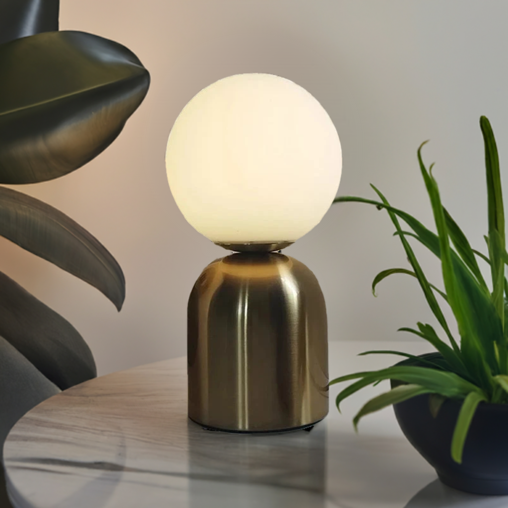 NordLume – Stilvolle Eisen Tischlampe für ein zeitloses Interieur