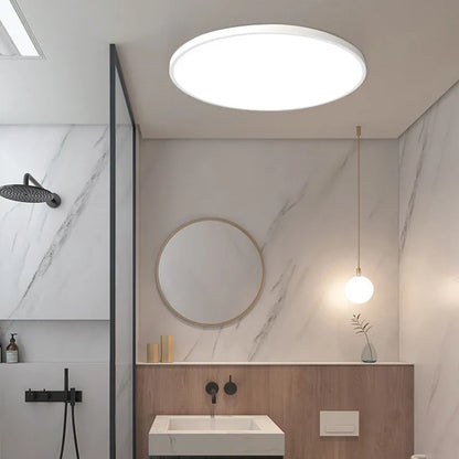 Moderne LED-Deckenleuchte mit schlankem Design